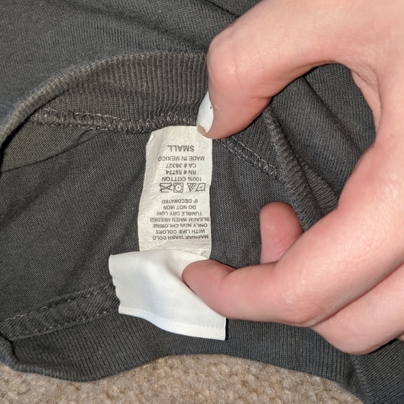 Shirt🖤 - Picture 4 of 4